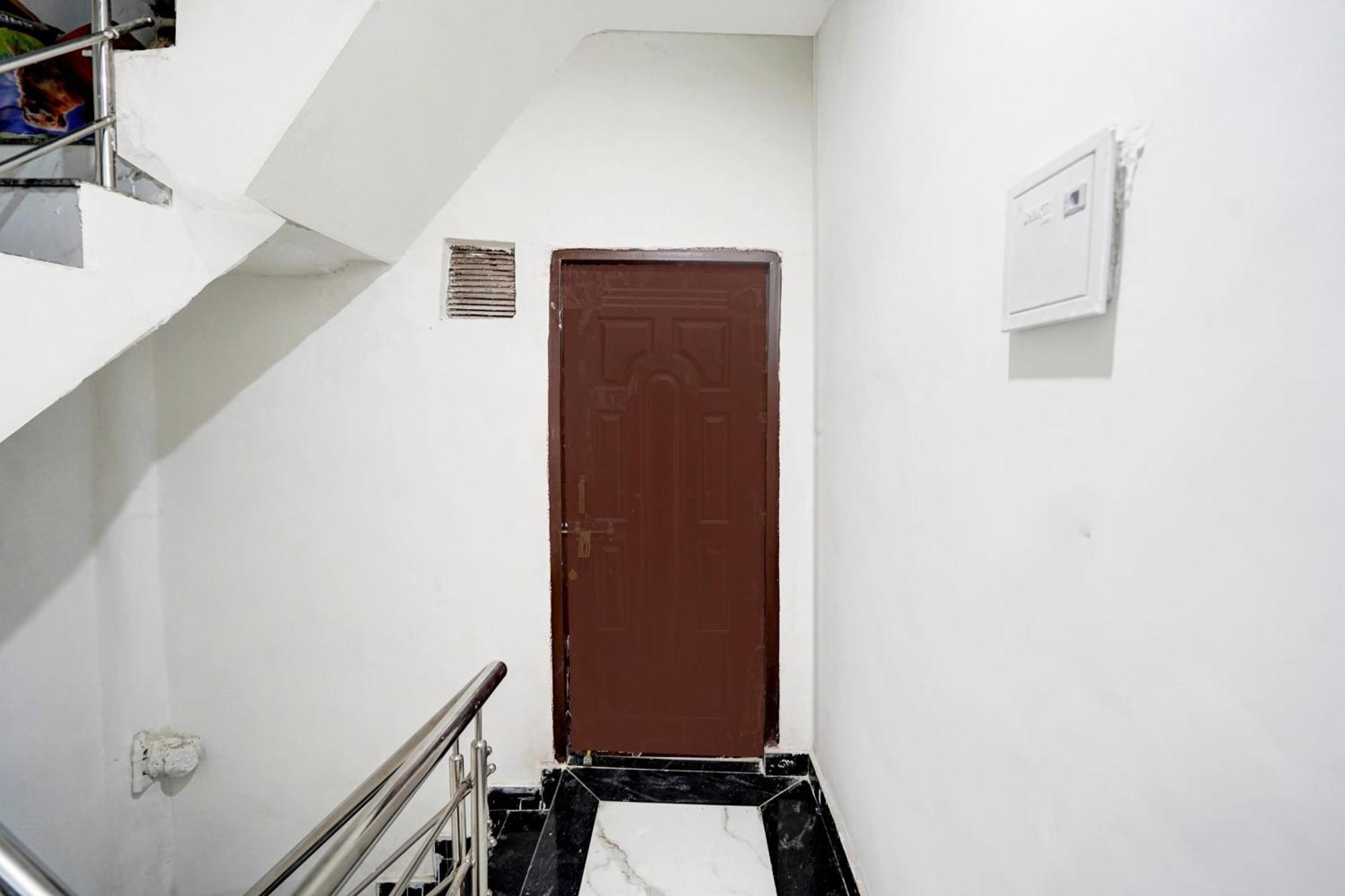 Hotel O Laxmi Guest House Варанасі Екстер'єр фото