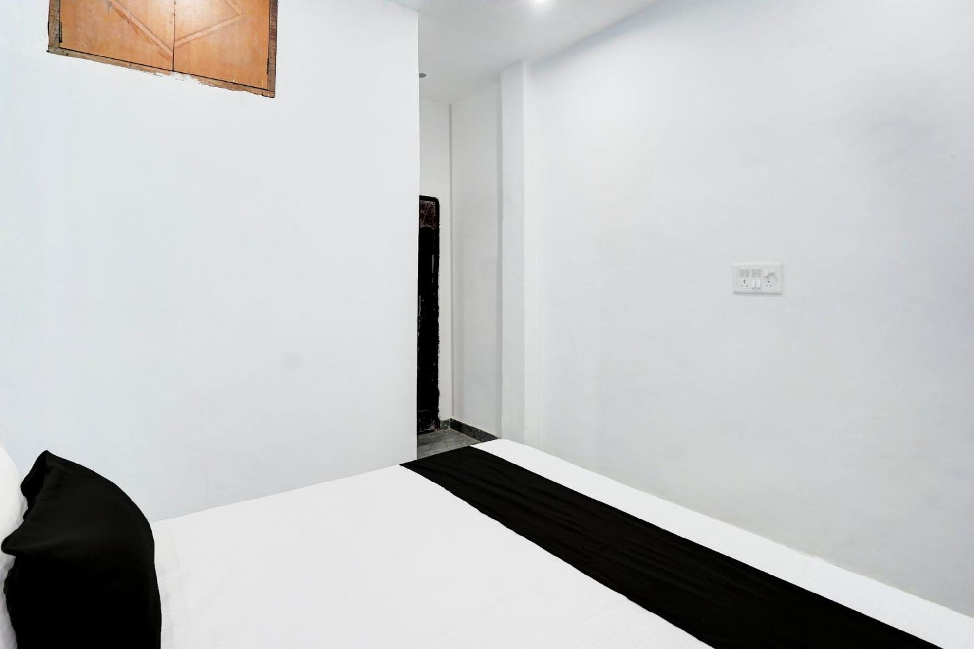 Hotel O Laxmi Guest House Варанасі Екстер'єр фото